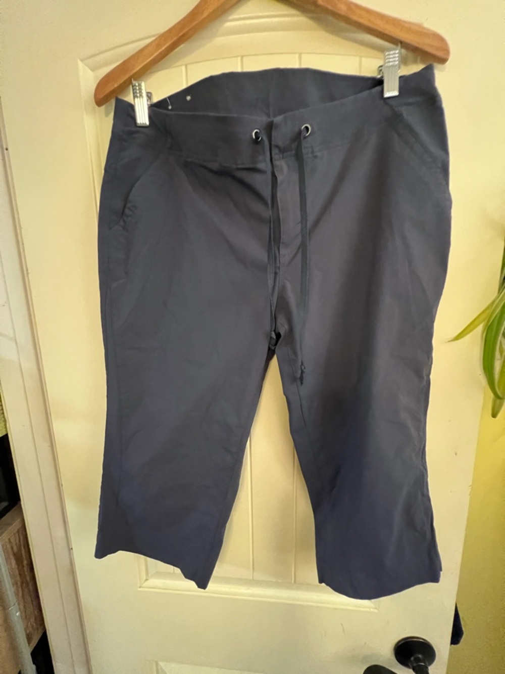 Columbia Navy Drawstring Capri Pants